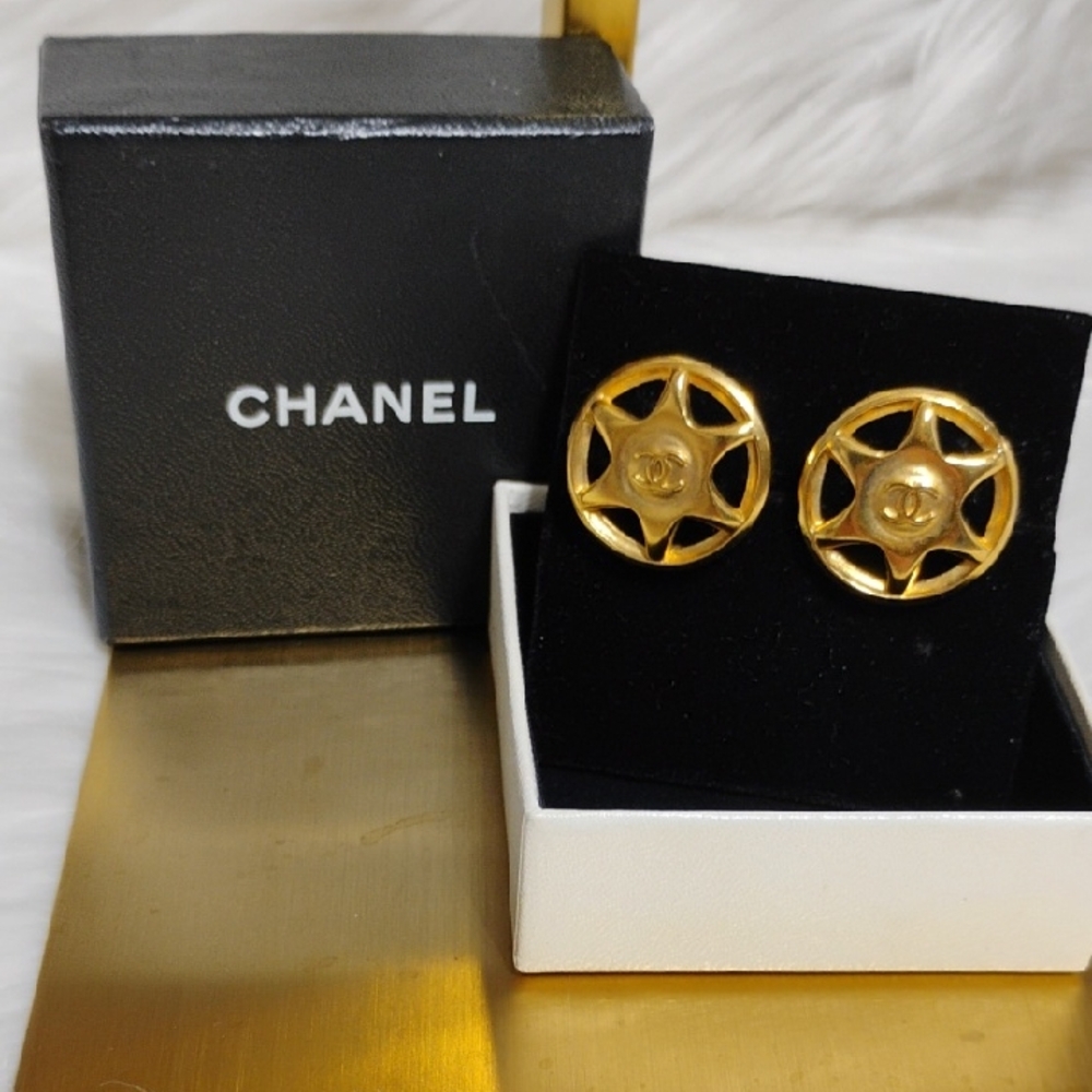 SALE! Authentic CHANEL Coco Mark Vintage Gold Plated Star Motif Earrings W Box